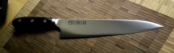 Santoku Bocho – японский нож шеф-повара Santoku Bocho – универсальный японский кухонный нож