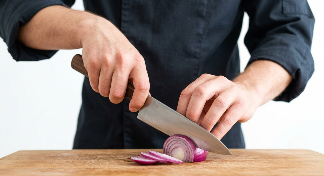 Правила удержания ножа и разрезаемого продукта