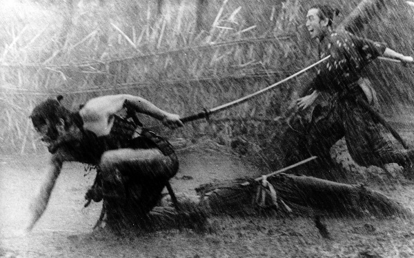 Кадр из фильма «Семь самураев» (1954), реж. Акира Куросава Кадр из фильма «Семь самураев» (1954), реж. Акира Куросава. В руке Кикутиё (исп. Тосиро Мифунэ) – кодати, он же «полевой тати»