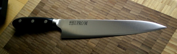 Santoku Bocho – японский нож шеф-повара Santoku Bocho – универсальный японский кухонный нож
